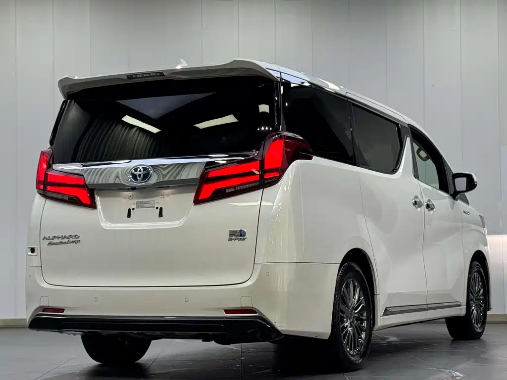Toyota Alphard 2022 — фото 13