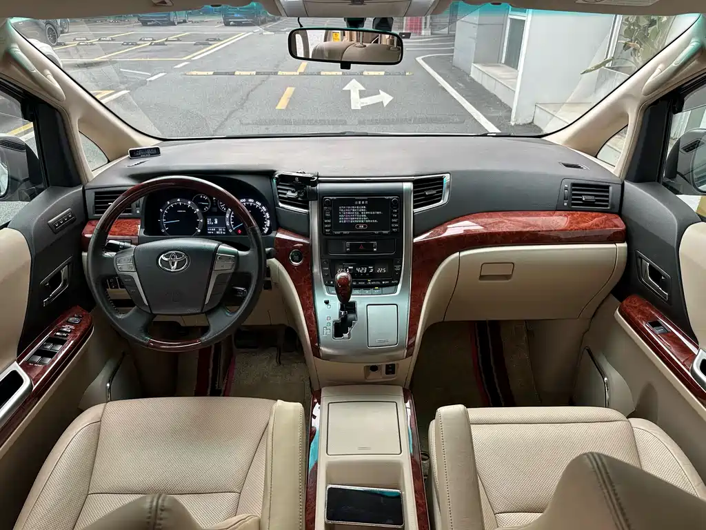 Toyota Alphard 2011 — фото 12