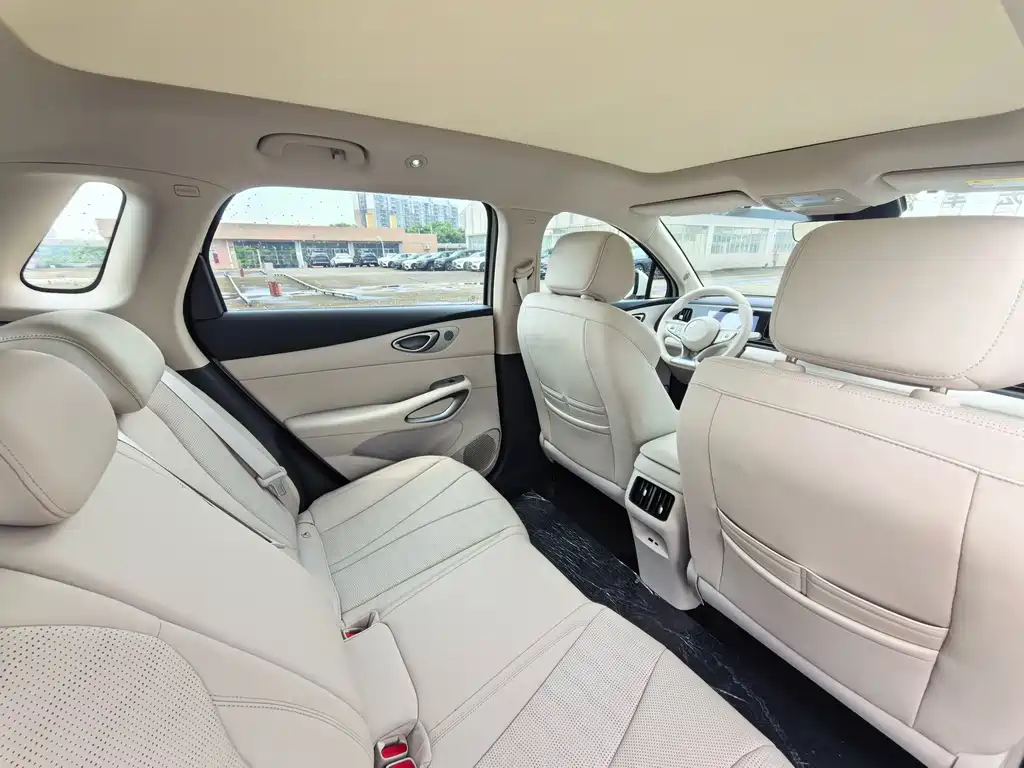 BYD Sealion 05 DM-i 2026 — фото 16