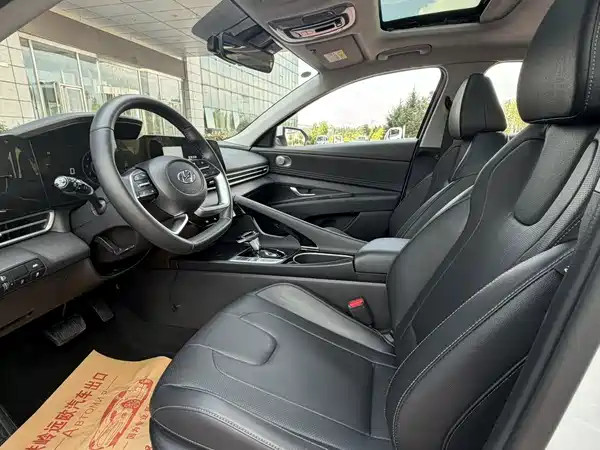 Hyundai Elantra 2022