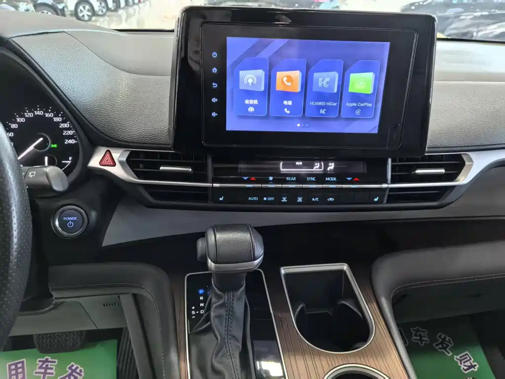 Toyota Sienna 2022 — фото 10
