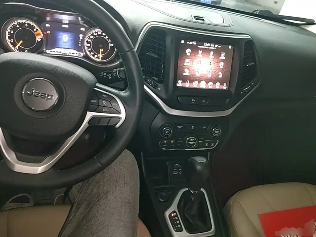 Jeep Cherokee 2017 — фото 10