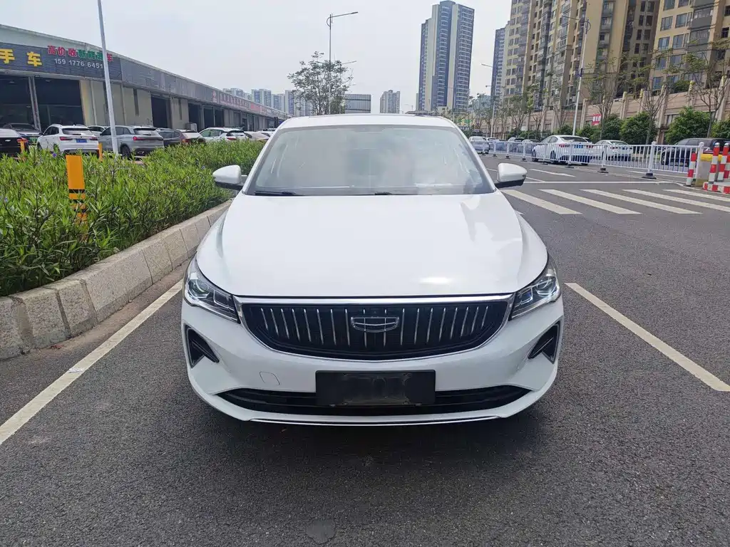 Geely Emgrand 2022
