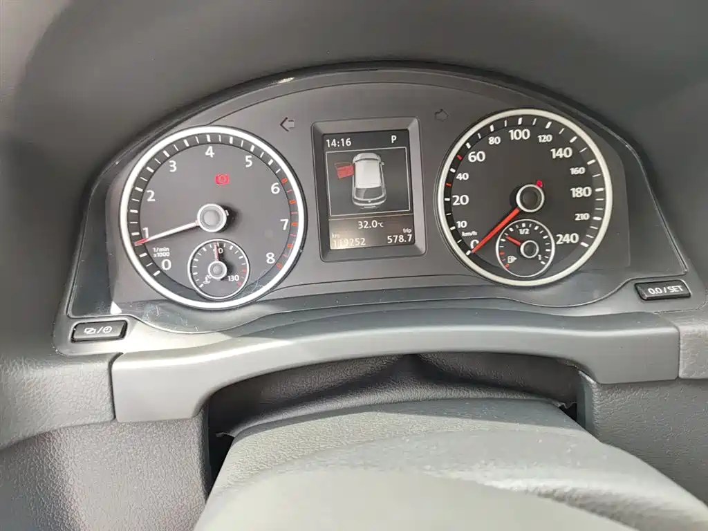 Volkswagen Tiguan 2015 — фото 13