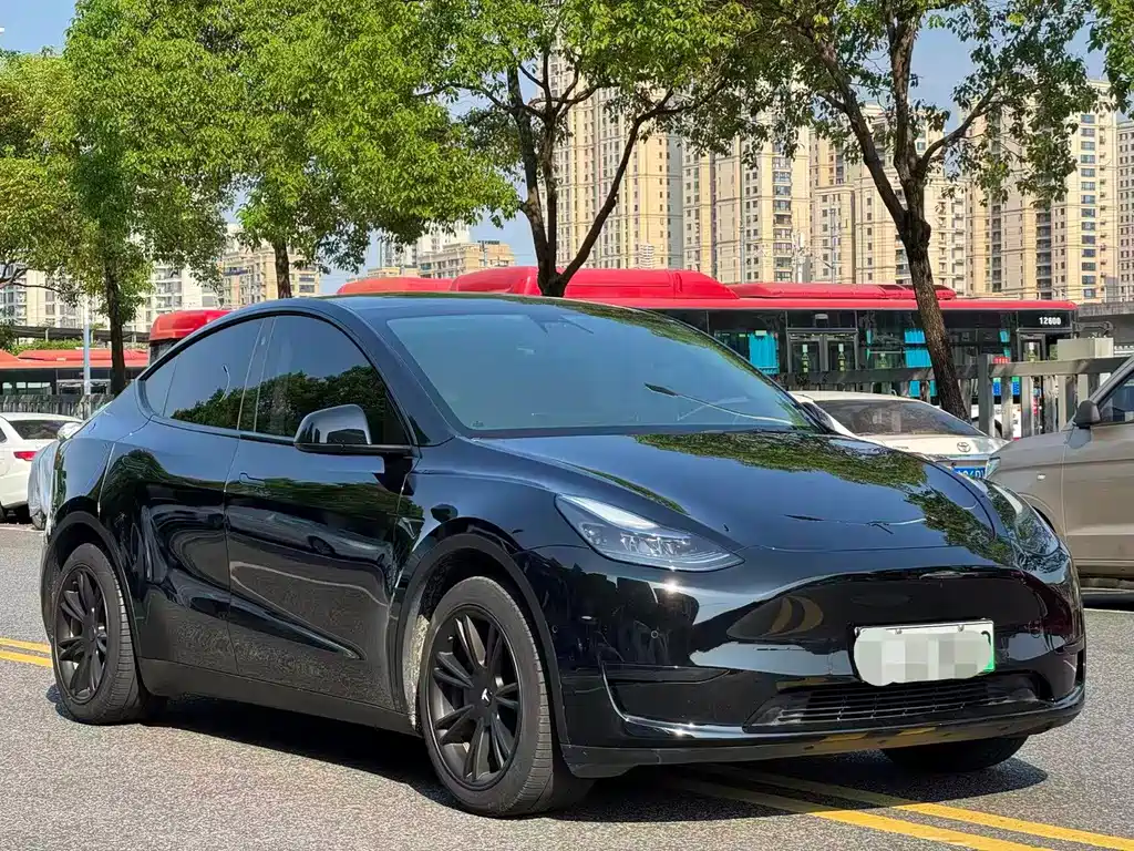 Tesla Model Y 2023 — фото 1