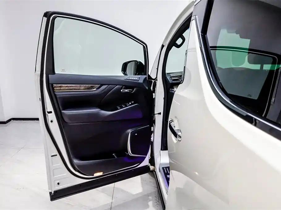 Toyota Alphard 2021 — фото 8