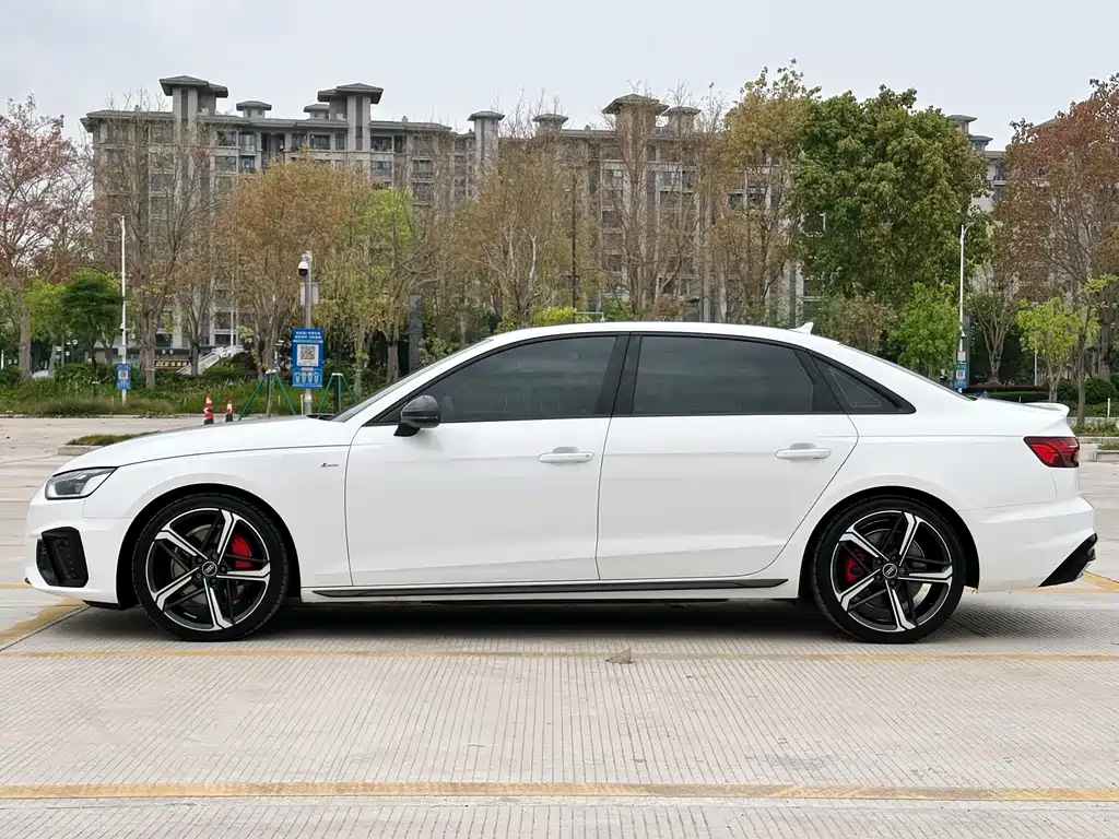 Audi A4L 2022 — фото 17
