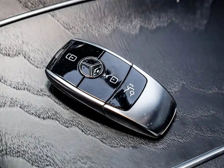 Mercedes-Benz E-Class 2021 — фото 18