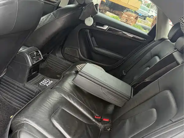 Audi A4L 2011