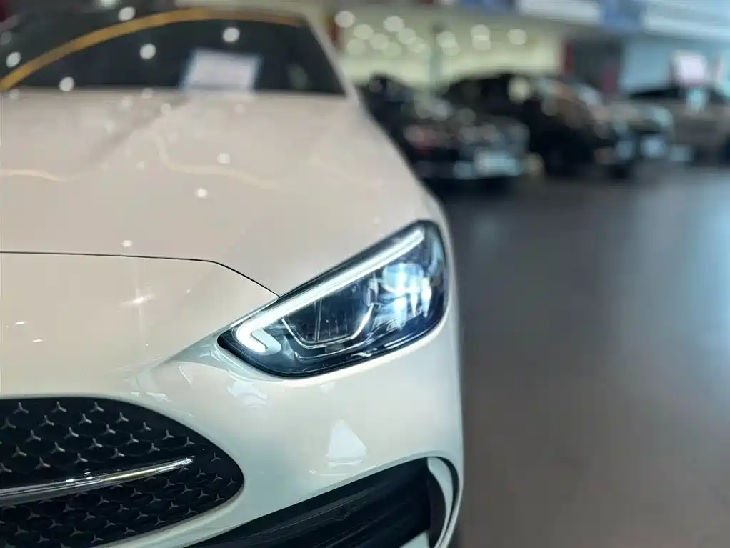 Mercedes-Benz C-Class 2024