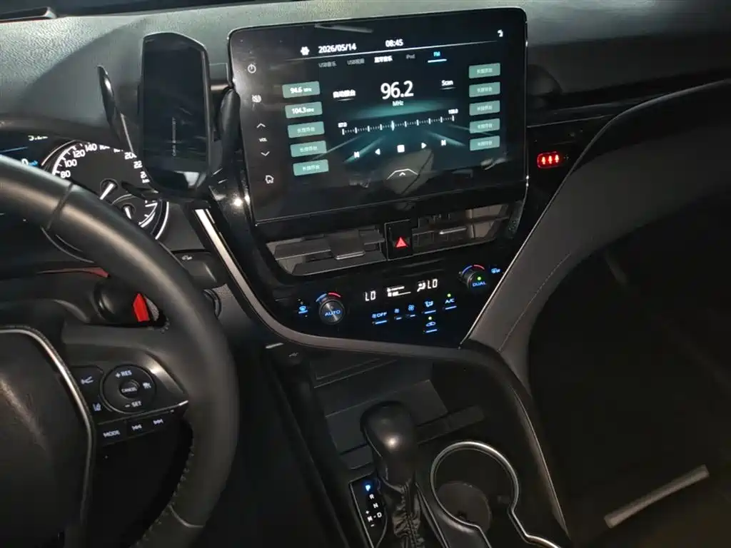 Toyota Camry 2022 — фото 13