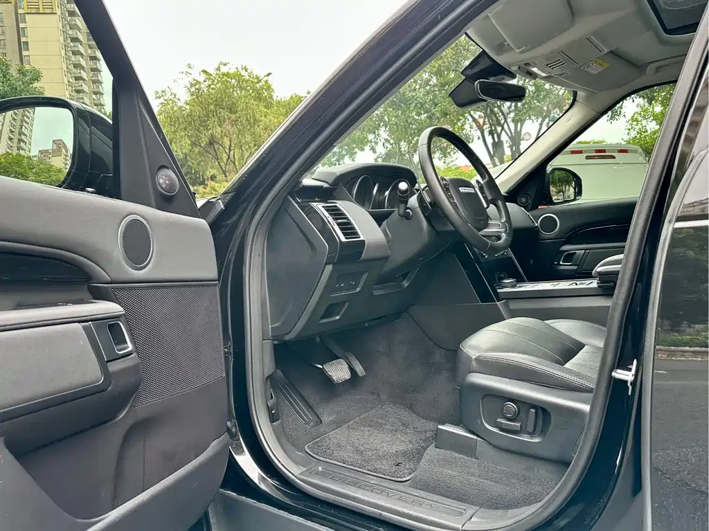 Land Rover Discovery 2018 — фото 11