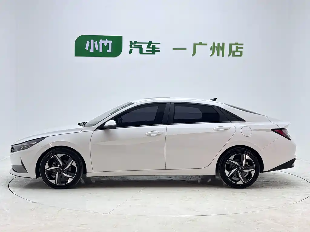 Hyundai Elantra 2022