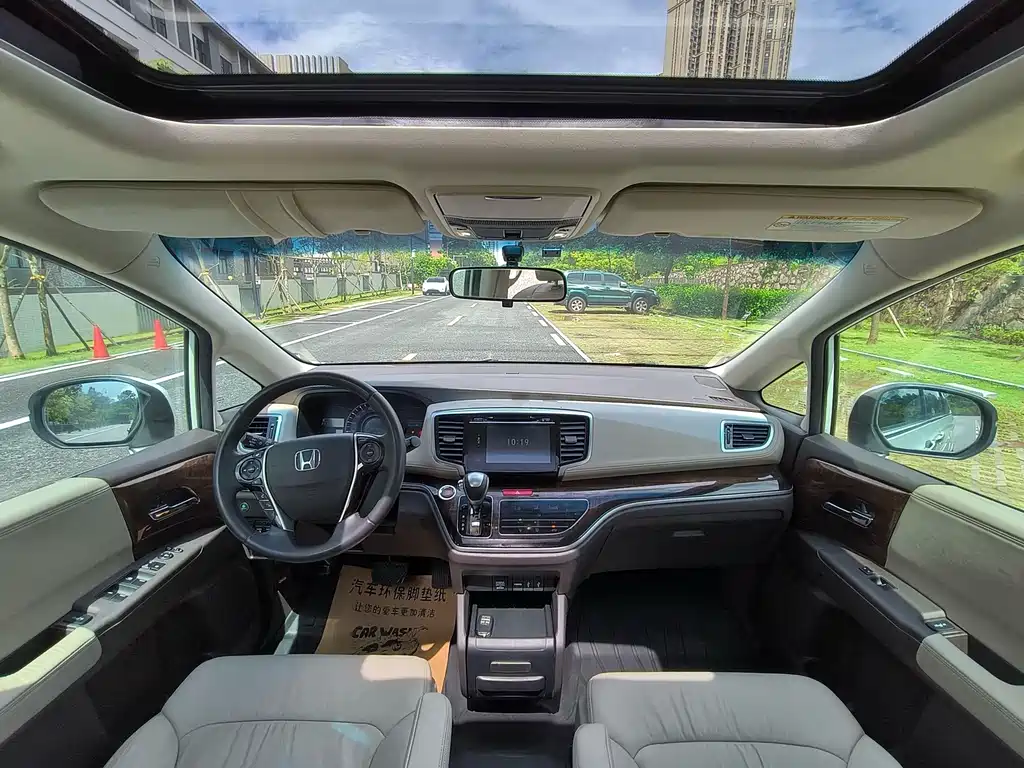 Honda Odyssey 2016 — фото 10