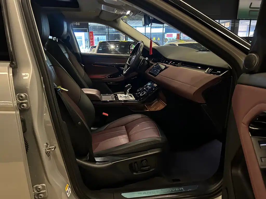 Land Rover Evoque 2023 — фото 6