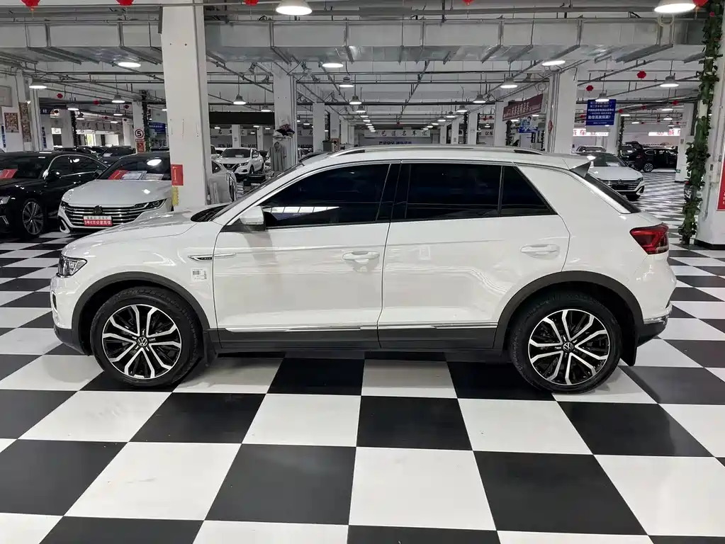 Volkswagen T-Roc 2023 — фото 13