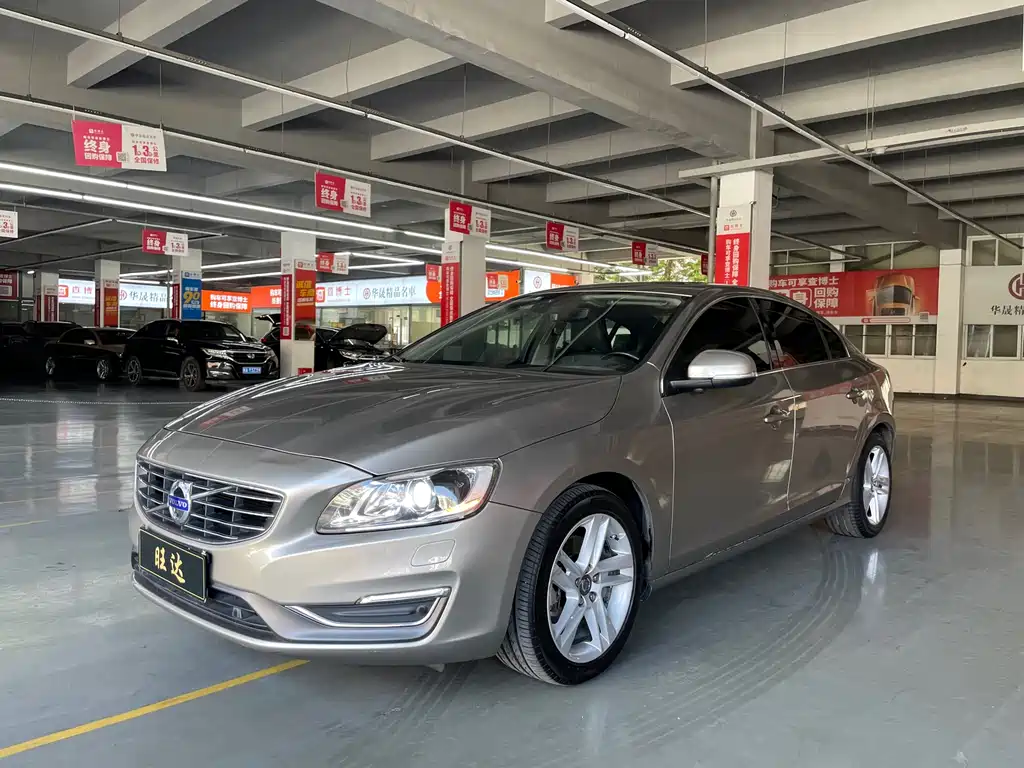 Volvo S60 2015 — фото 1