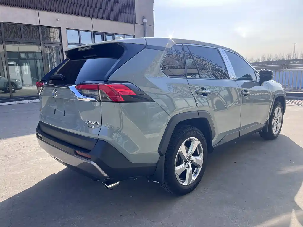 Toyota RAV4 2019 — фото 8