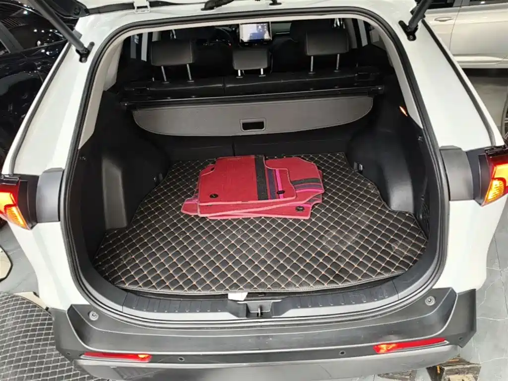 Toyota RAV4 2023 — фото 19