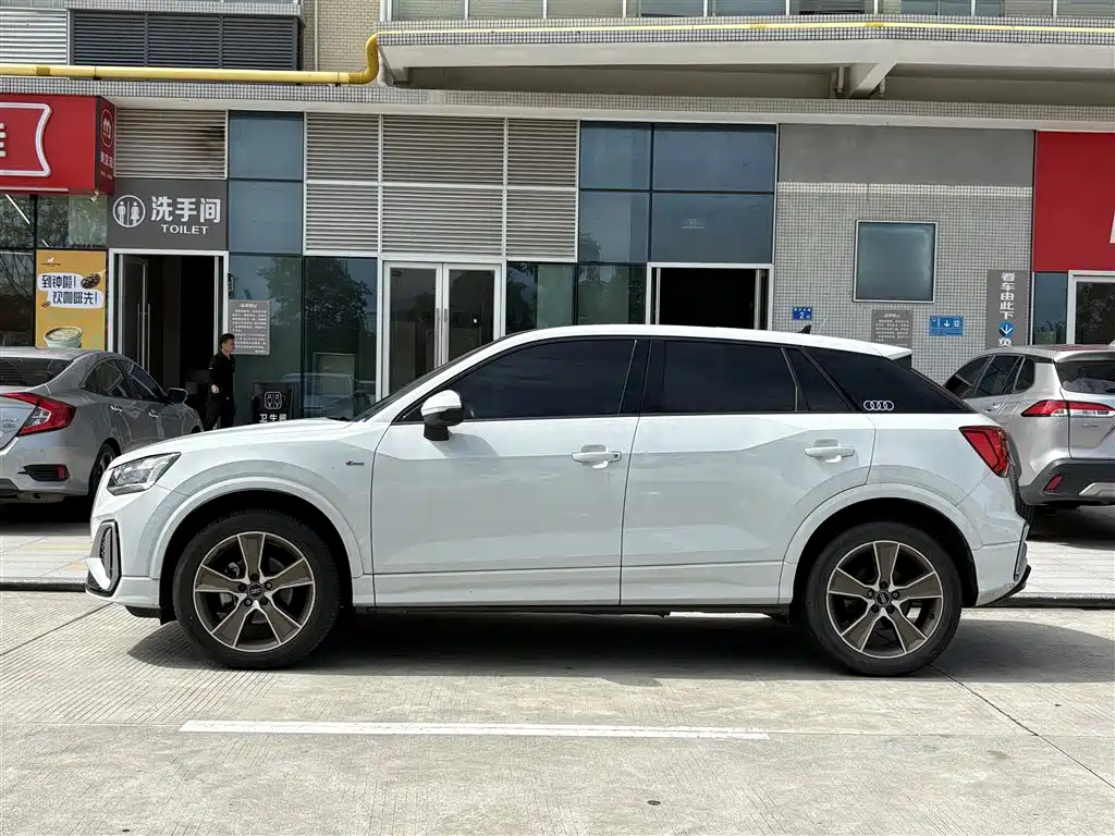 Audi Q2L 2022