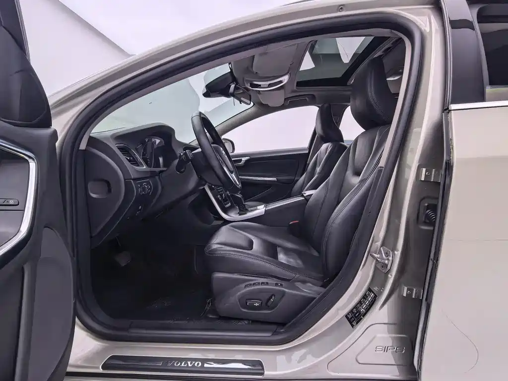 Volvo V60 2014 — фото 10