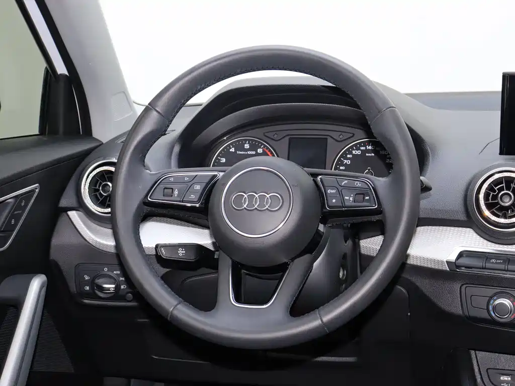 Audi Q2L 2021 — фото 20