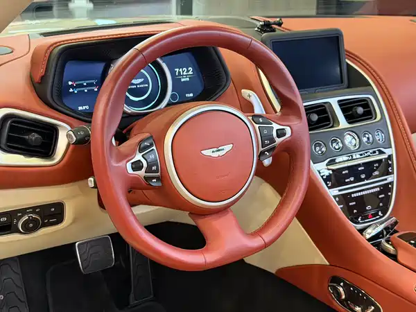 Aston Martin DB11 2020