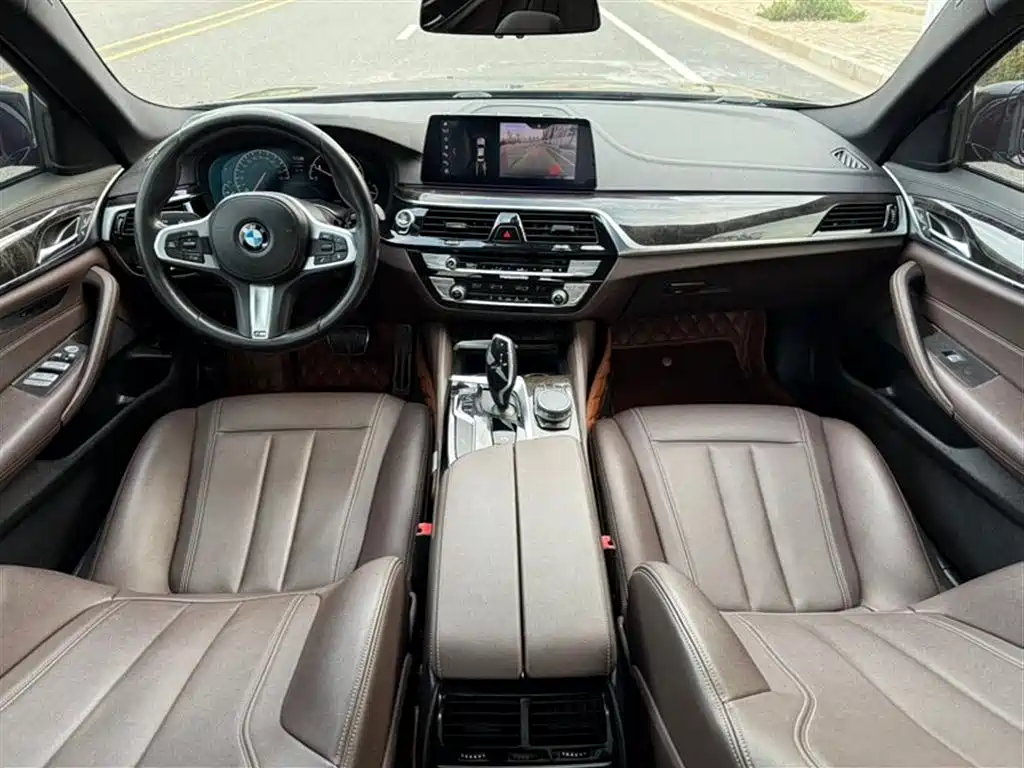 BMW 5 Series 2019 — фото 9