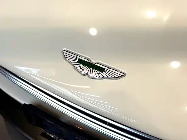 Aston Martin DB11 2020