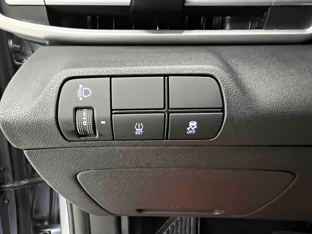 Hyundai Elantra 2023 — фото 9