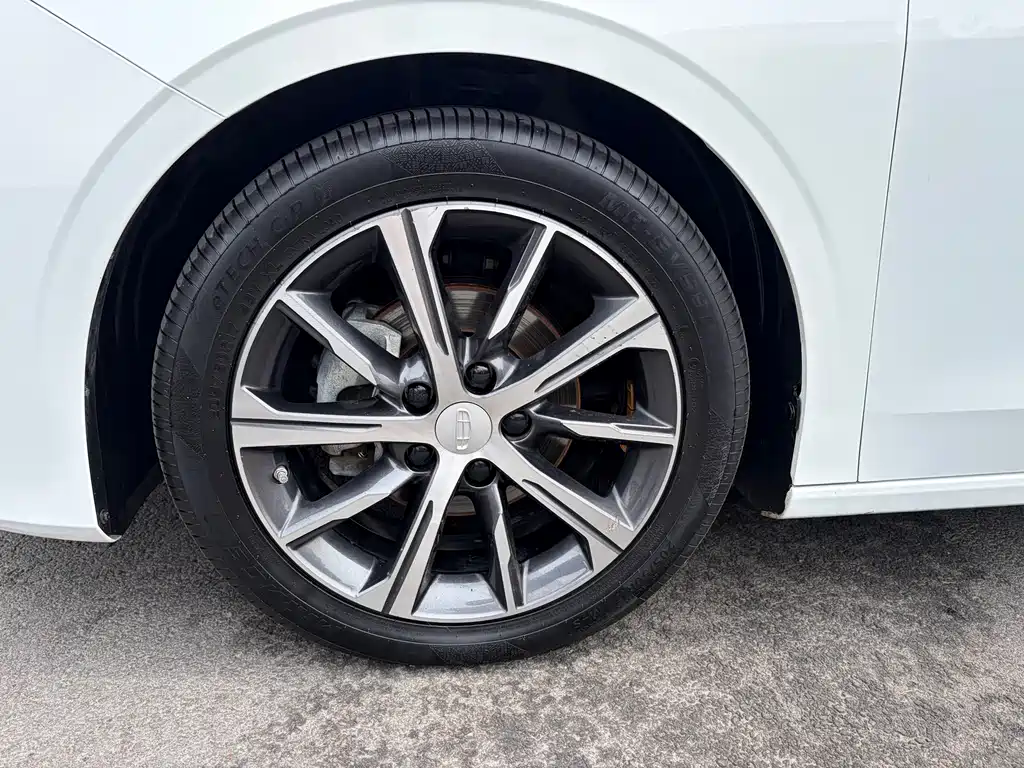 Geely Emgrand 2023
