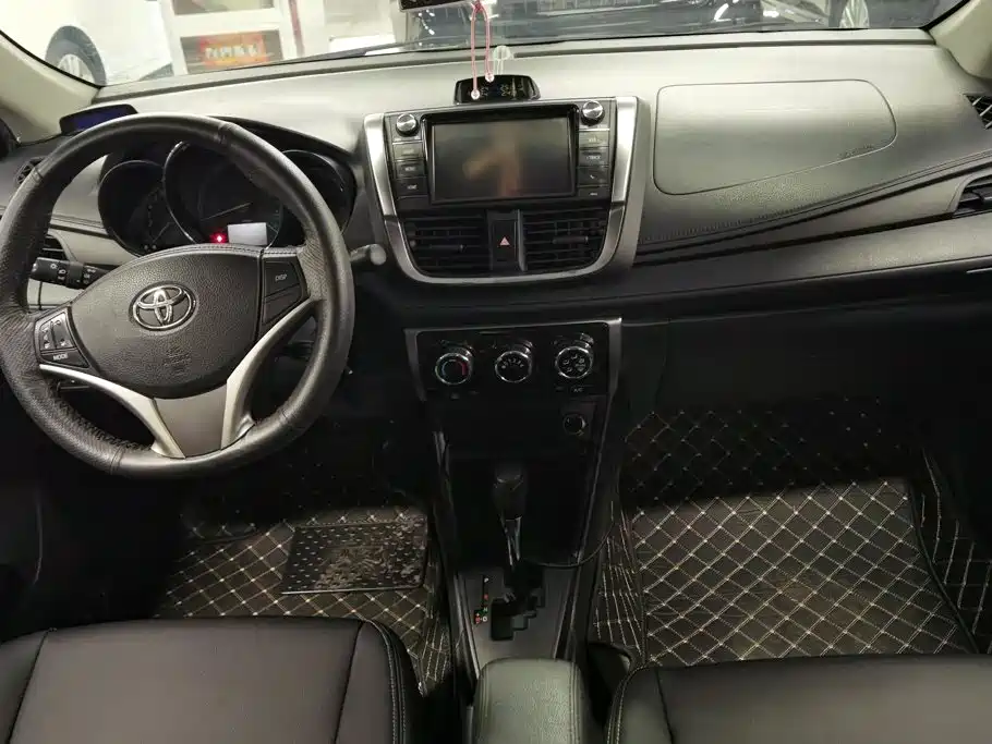 Toyota Yaris L 2018 — фото 12