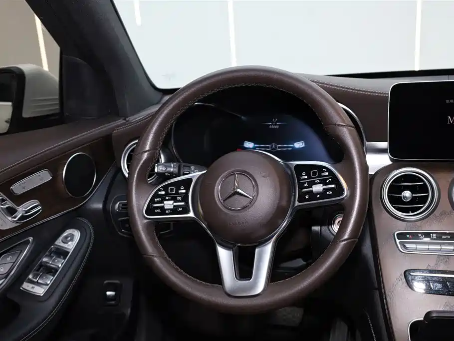 Mercedes-Benz GLC 2021 — фото 24