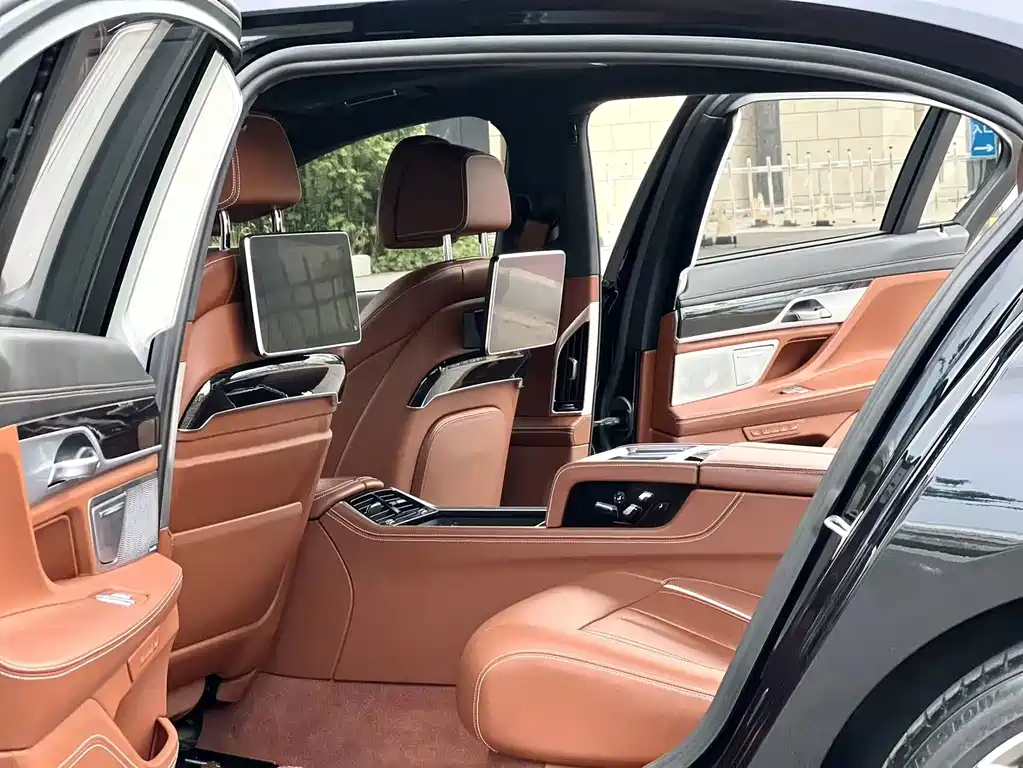 BMW 7 Series 2019 — фото 10