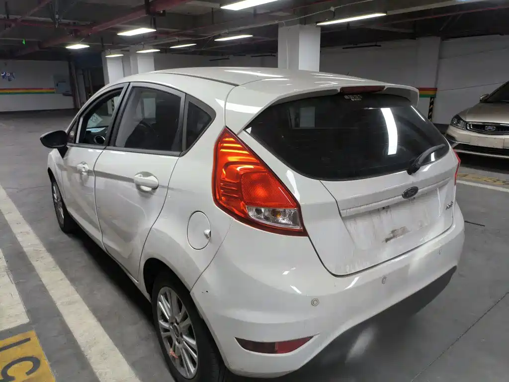 Ford Fiesta 2015 — фото 5