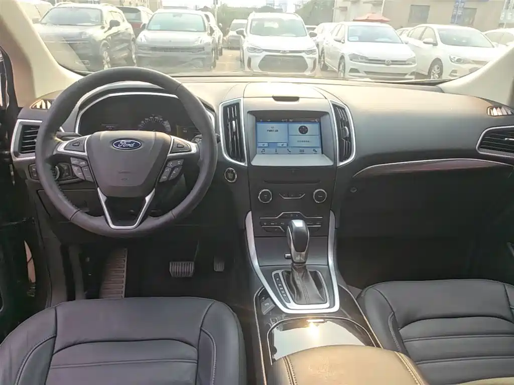 Ford Edge 2017 — фото 10
