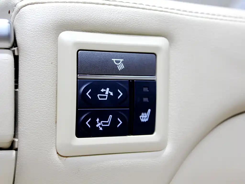 Toyota Alphard 2019 — фото 18