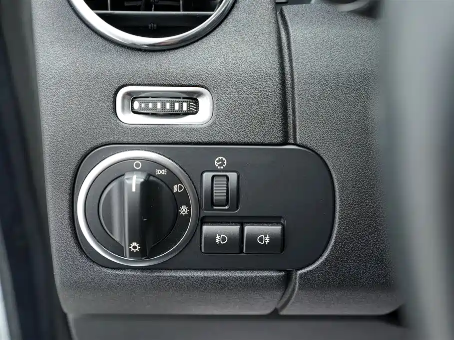 Land Rover Discovery 2014 — фото 21