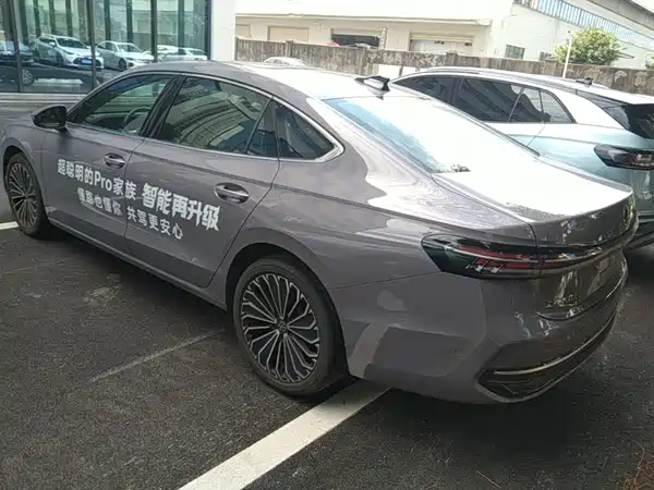 Volkswagen Passat 2025