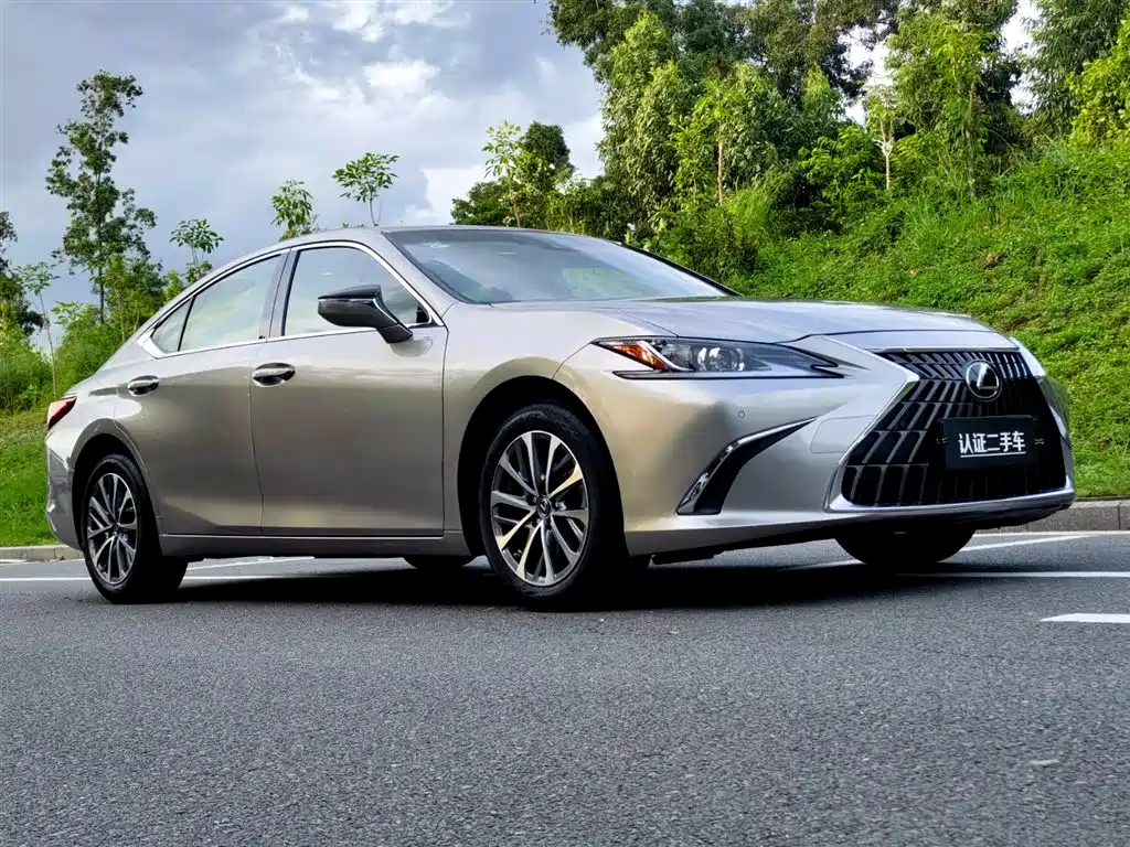 Lexus ES 2024