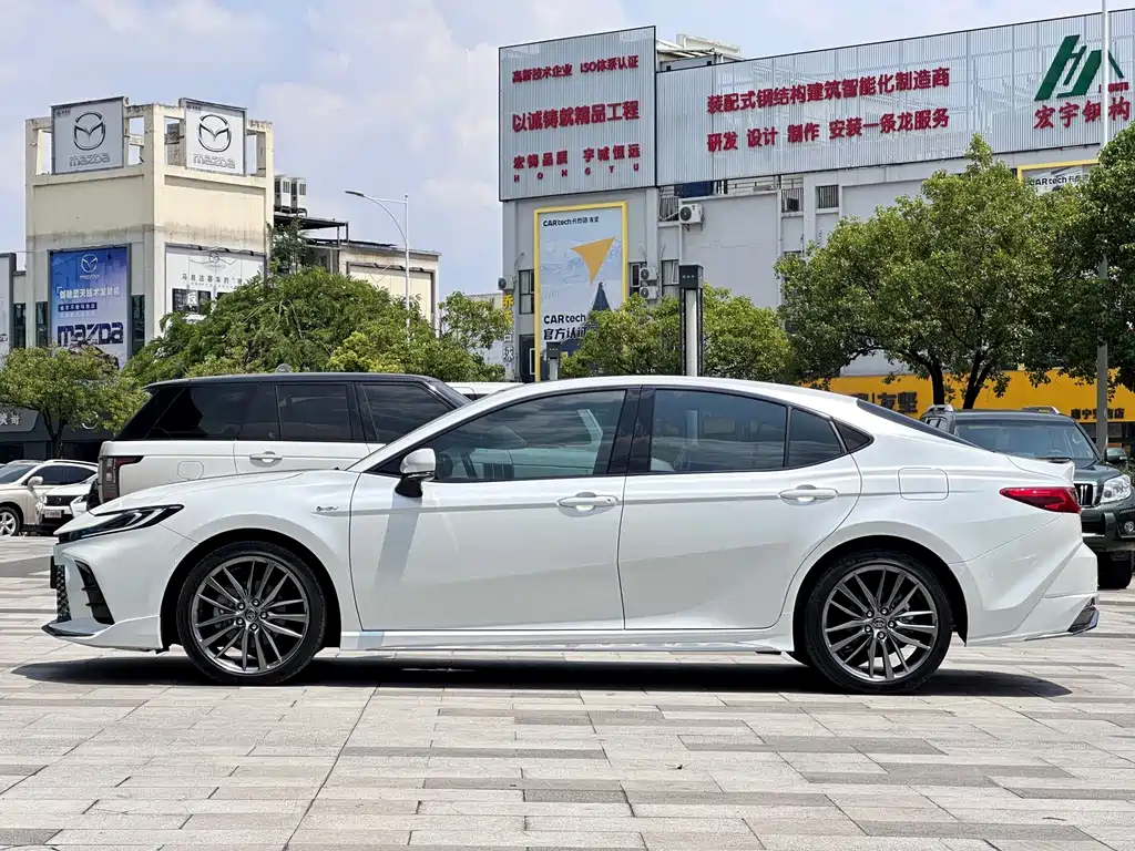 Toyota Camry 2024 — фото 6