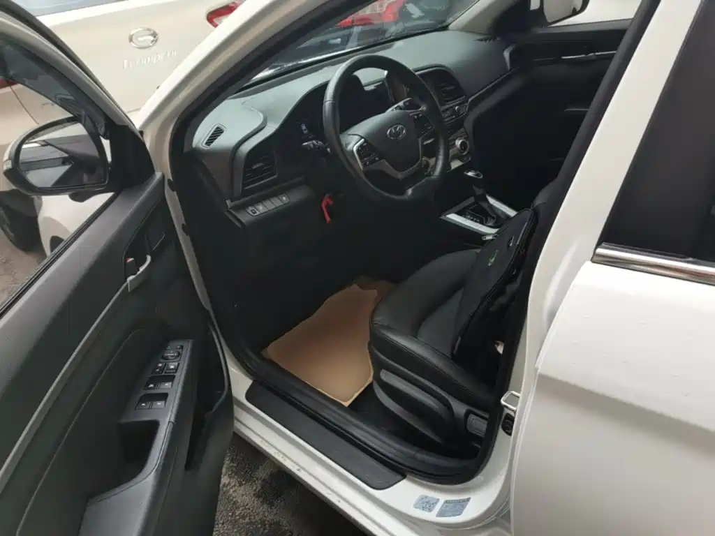 Hyundai Elantra 2019 — фото 15