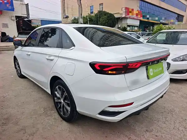 Geely Emgrand 2023