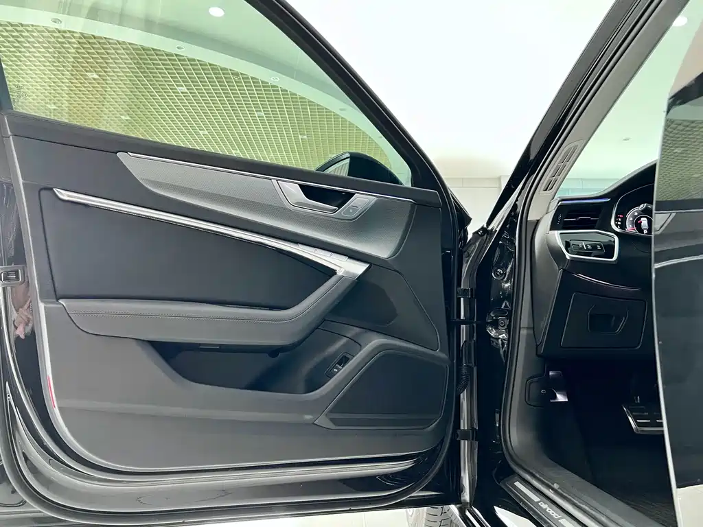 Audi A6 2023 — фото 20