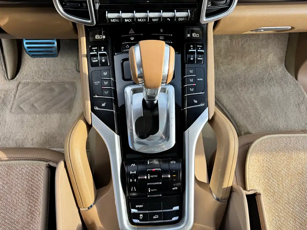Porsche Cayenne 2012 — фото 16