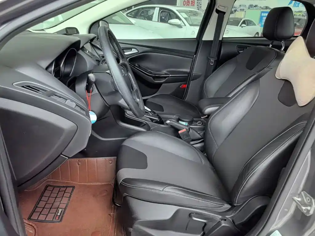 Ford Focus 2014 — фото 15
