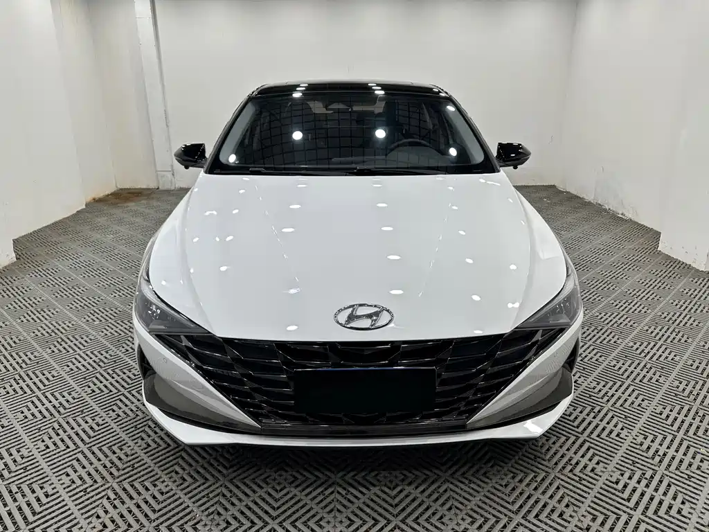 Hyundai Elantra 2022