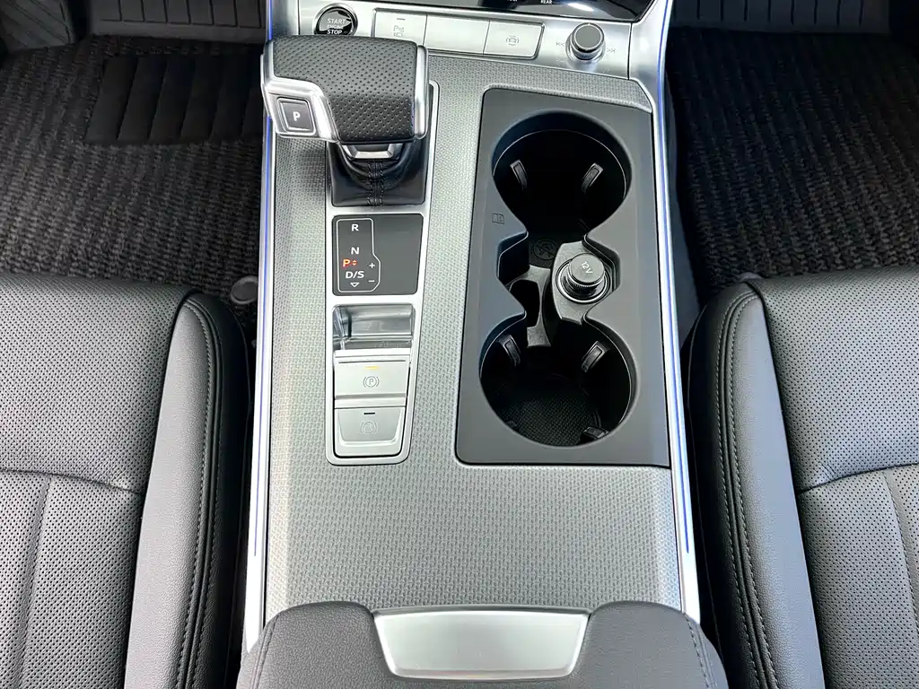 Audi A6 2023 — фото 18