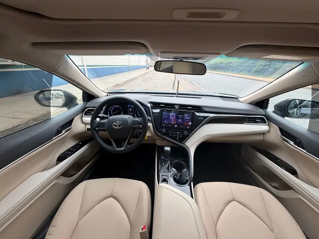 Toyota Camry 2020 — фото 14