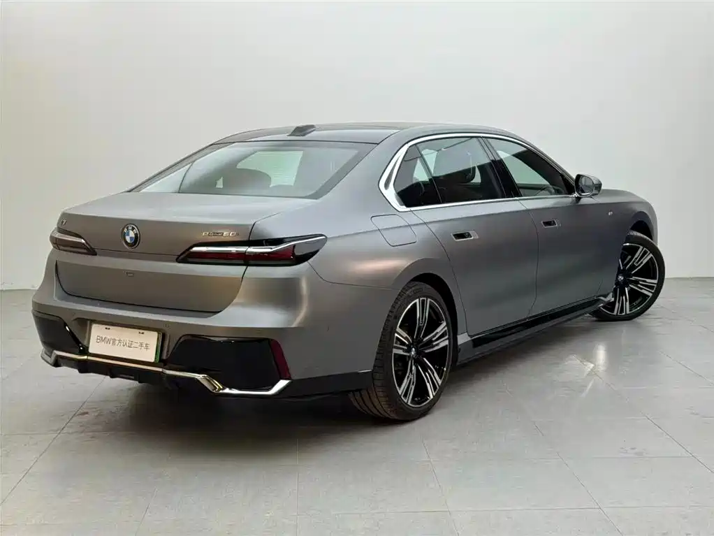 BMW i7 2025 — фото 3